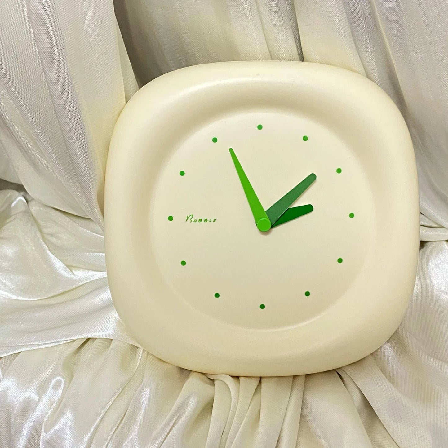 Aesthetic Bubble Clock