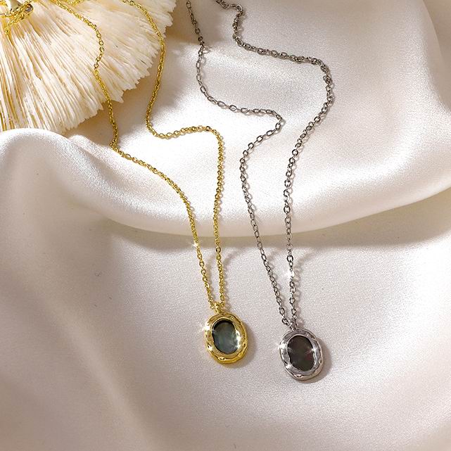 Phoebe Shell Pendant Necklace